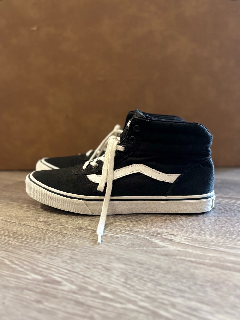 Vans - Picture 2 of 8